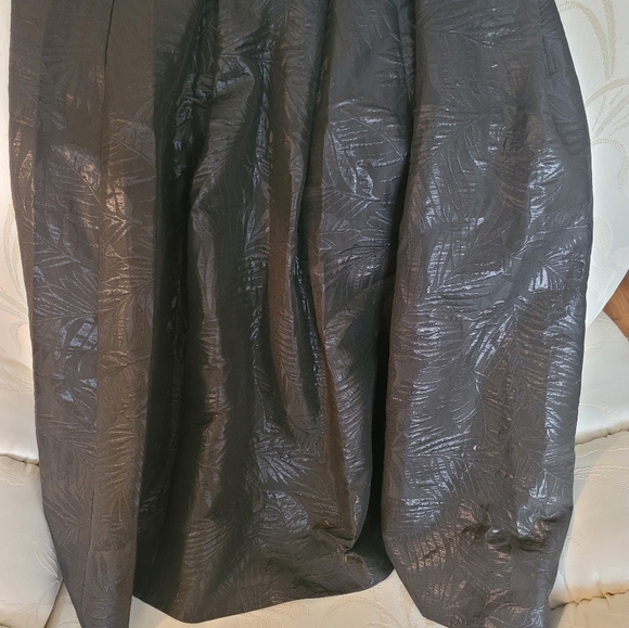 H&M Skirt - Picture 2 of 4